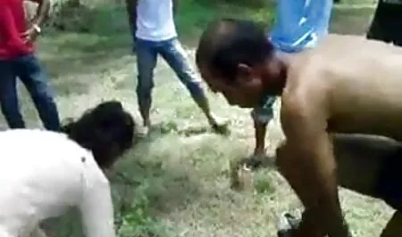 বিলাপরত মেয়ে জোর করে চুদা চুদি সমকামী
