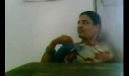 সুন্দরী বালিকা ব্লজব জোর করে চোদলো