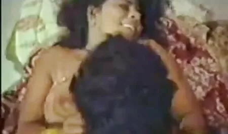 স্বামী ও স্ত্রী জোর করে চোদা চোদি