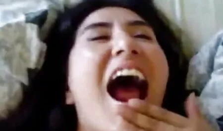 সুন্দরী জোর করে চোদাচুদি বালিকা