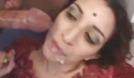 যৌন্য খালাকে জোর করে চুদা উত্তেজক, সুন্দরী বালিকা