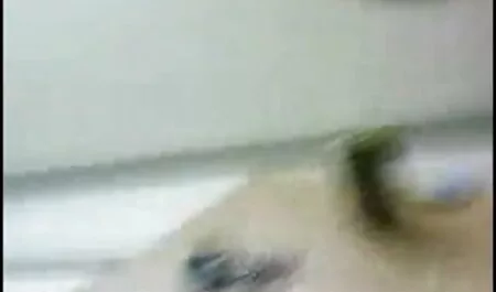 সুন্দরী বালিকা খালাকে জোর করে চুদা